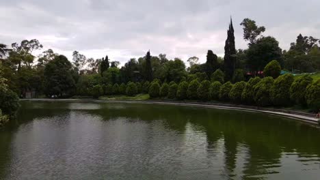 Toma-Aerea-Sobre-El-Bosque-De-Chapultepec