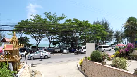 Cha-am-beach-road-people-and-traffic-Time-lapse