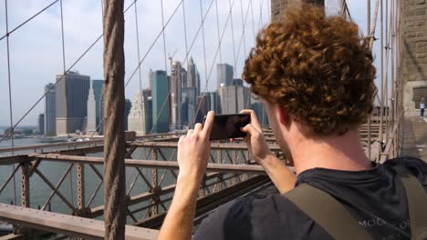 Fotografieren-Der-Skyline-Von-New-York-Auf-Dem-Handy