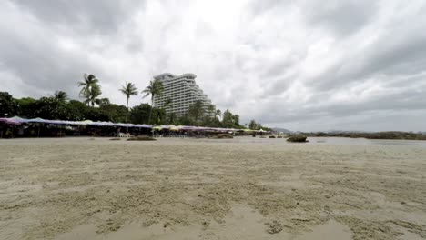 Una-Selección-De-Clips-De-Lapso-De-Tiempo-De-La-Hermosa-Playa-De-Hua-Hin-En-Tailandia