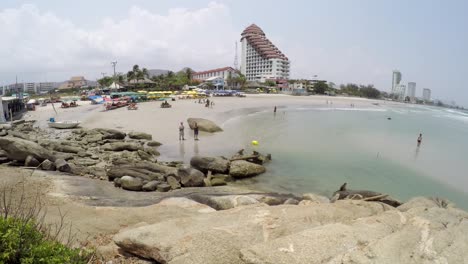 Una-Selección-De-Clips-De-Lapso-De-Tiempo-De-La-Hermosa-Playa-De-Hua-Hin-En-Tailandia