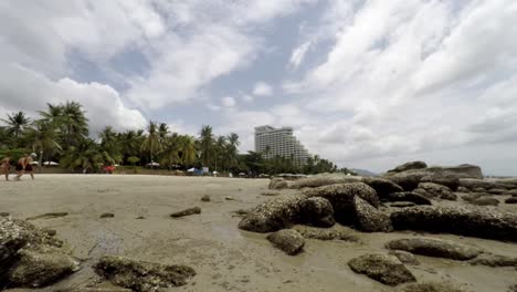 Una-Selección-De-Clips-De-Lapso-De-Tiempo-De-La-Hermosa-Playa-De-Hua-Hin-En-Tailandia