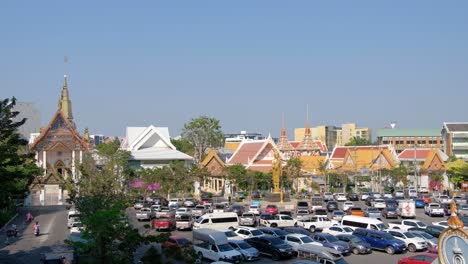 Aparcamiento-Ocupado-En-Bangkok-En-Un-Día-Soleado