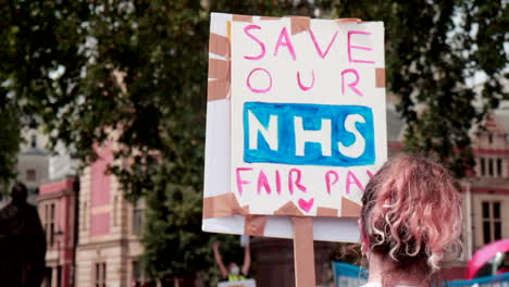 Speichern-Sie-Unser-Nhs-Fair-Pay-Protestschild-In-London,-Uk