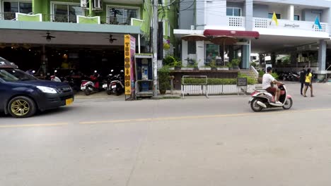 Traffic-and-people-moving-along-Soi-Buakhao-in-Pattaya-Thailand