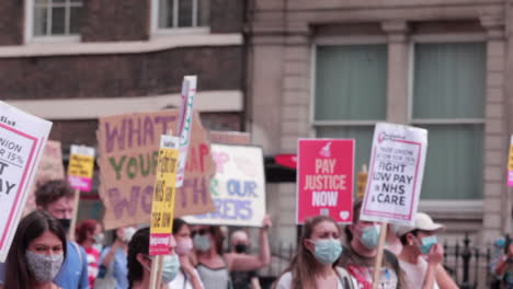 Demonstranten-Marschieren-In-London-Nieder