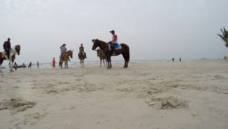 Una-Selección-De-Clips-De-Lapso-De-Tiempo-De-La-Hermosa-Playa-De-Hua-Hin-En-Tailandia