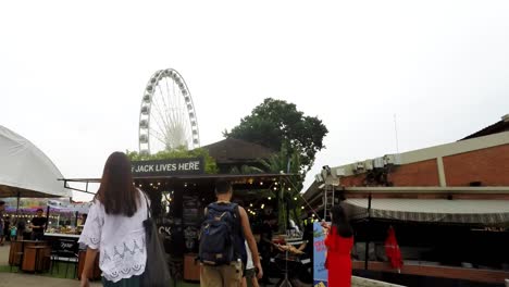 Schöner-Zeitrafferhimmel-über-Dem-Fluss-Bangkok