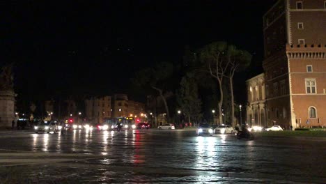 Night-sightseeing-in-Rome,-Italy