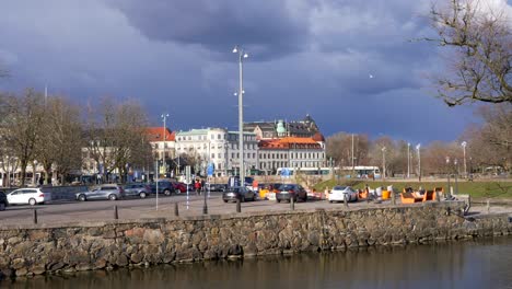 Basargatan-Straße-Vor-Stadtgraben,-Göteborg,-Schweden,-Weitwinkelaufnahme-Rechts