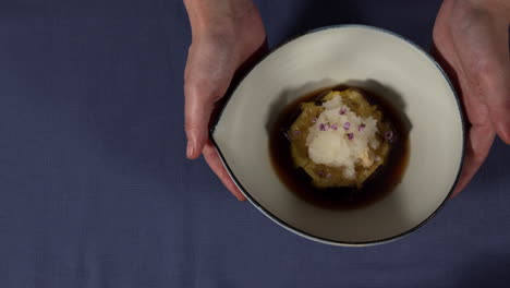 Serving-deep-fried-KAMONASU-at-home-kitchen,-Tokyo,-Japan