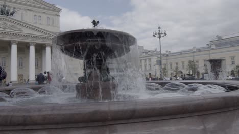 Fuente-Frente-Al-Teatro-Bolshoi-En-Moscú,-Rusia