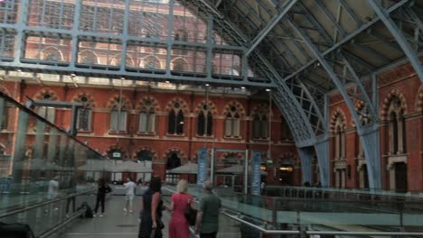 St-Pancras-International---Ich-Möchte-Meine-Zeit-Mit-Dir-Betjeman---Slomo-60fps