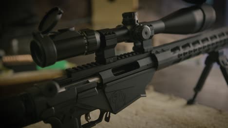 Alcance-Y-Sección-Central-Del-Rifle-De-Precisión-Ruger-De-Cerca