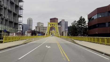 Puente-Andy-Warhol-A-Través-Del-Río-Allegheny-En-Pittsburgh---Pennsylvania,-Estados-Unidos