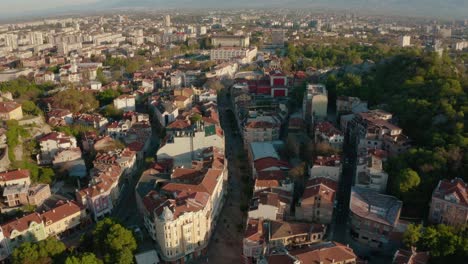 Vista-Aérea-De-Plovdiv,-Bulgaria-Durante-El-Cierre-De-Abril