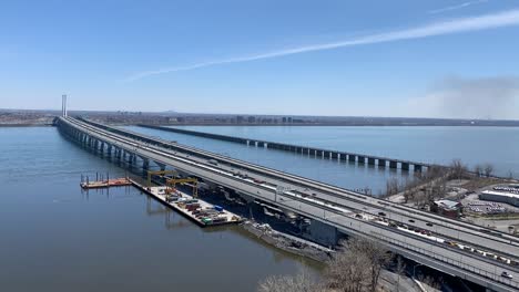 Verkehr-Auf-Der-Legendären-Kanadischen-Champlain-Brücke-Von-Montreal,-Zeitraffer