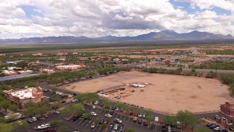 Centro-Comercial-Y-Zona-De-Construcción-En-Sahuarita,-Arizona,-Retirada-De-Drones