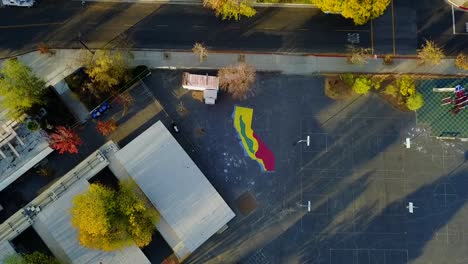 Vista-Aérea-Sobre-El-Mural-De-Cali,-En-Las-Calles-De-Los-Ángeles,-EE.UU.---Cenital,-Disparo-De-Drones