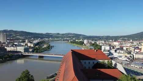 Vuelo-Aéreo-Sobre-Linz,-Alta-Austria