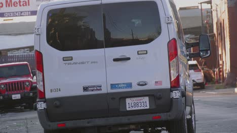 Parte-Trasera-De-Un-Vagón-De-Arroz-Lapd-Estacionado-En-Calles-Tranquilas-De-Los-Angeles,-Ee.uu.