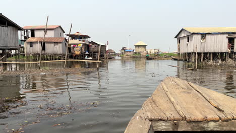 Tourist-Tour-Authentic-African-Stilt-Village-on-Lake,-View-from-Boat