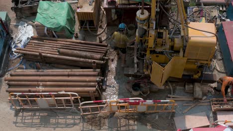 Trabajadores-De-Ingeniería-Chinos-Son-Vistos-Trabajando-En-Un-Proyecto-De-Construcción-En-Hong-Kong