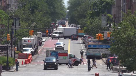 Vista-De-La-Calle-De-La-Ciudad-De-Nueva-York-En-Un-Momento-Ocupado-Del-Día