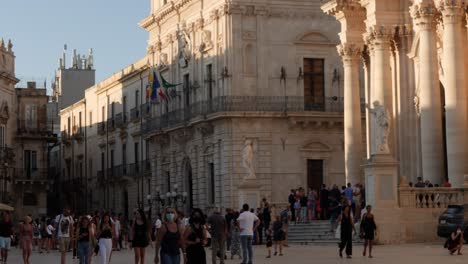 A-tripod-shot-of-the-Piazza-Duomo-square,-Siracusa