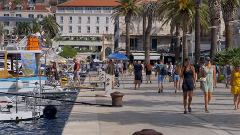 Static-slo-mo-view-of-people-on-the-Hvar-Riva-in-Croatia