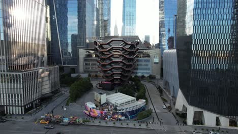 Eine-Luftaufnahme-Des-Schiffes,-Bekannt-Als-Hudson-Yards-Staircase-An-Einem-Sonnigen-Tag