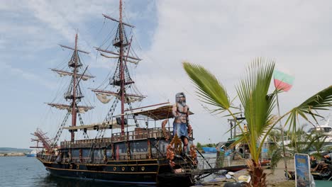 Spanische-Galeone-Stil-Touristen-Vergnügungsboot-Kreuzfahrtschiff-Sozopol-Hafen