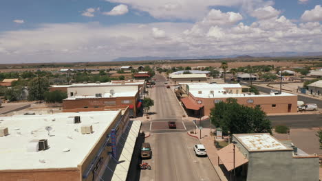 Calle-Principal-En-El-Centro-De-Florencia,-Arizona,-Vista-De-Drones