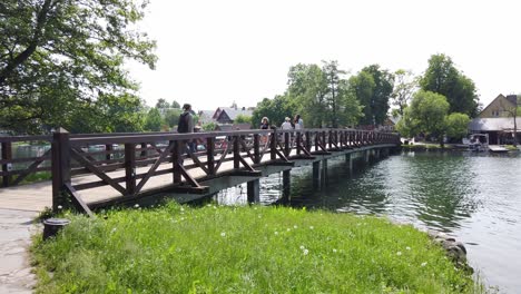 Puente-Del-Castillo-De-Trakai-En-Lituania