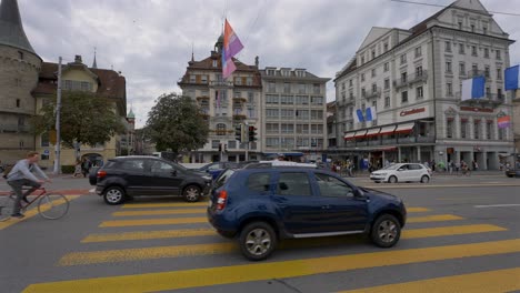 Panning-view-of-a-bustling-city-of-Lucerne,-Switzerland