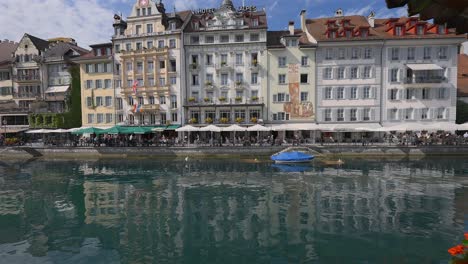 Vista-Panorámica-De-Los-Edificios-Frente-Al-Mar-En-Lucerna,-Suiza