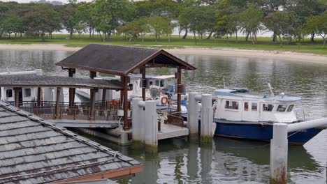 Ein-Blick-Auf-Das-Bumboat-Dock-Am-Fährterminal-Changi-Point-In-Singapur