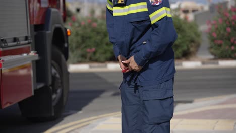 Instructor-De-Bombero-De-Chipre-Preparándose-Para-El-Entrenamiento