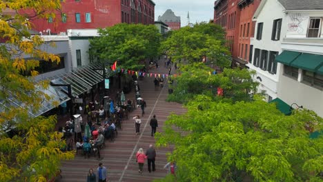 People-eat-at-outdoor-restaurant