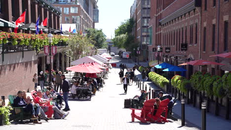 St-Lawrence-Market,-People-sitting-outside-on-chairs