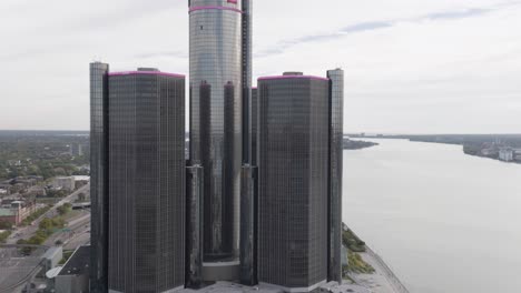 Renaissance-Center-in-and-tilt-up-Aerial-4K