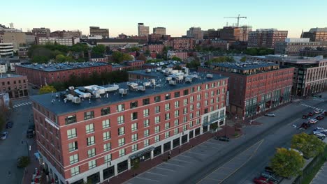 Hoteles-A-Lo-Largo-De-La-Calle-Comercial-En-El-Centro-De-Portland-Maine