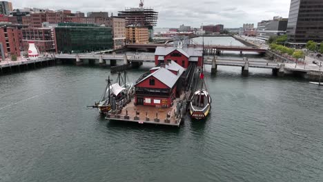 Canal-De-Barco-En-Fort-Point