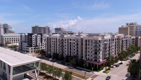 Toma-Aérea-Ascendente-Que-Revela-Fort-Lauderdale-En-Florida