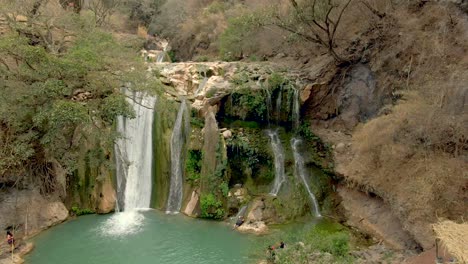 Un-Paraíso-Escondido-En-El-Bosque-Con-Piscina-Natural-En-El-Parque-Cascada-De-Comala,-Jalisco,-México