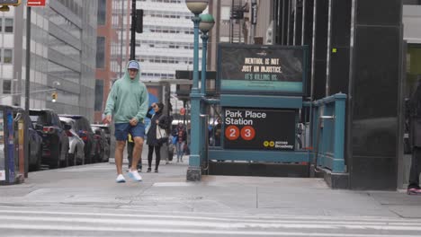 Metro-De-La-Estación-Park-Place-De-La-Ciudad-De-Nueva-York-4k-Con-Gente-Caminando