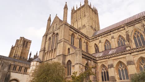 Wells-Cathedral-facade,-camera-moving-up-showing-the-the-outside-facade-of-the-cathedral-and-the-tower