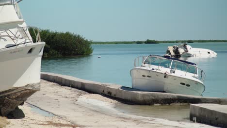 Barcos-Varados-Y-Dañados-Por-El-Huracán-Ian-Barco-Cementerio