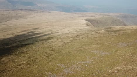 Die-Drohne-Erhebt-Sich-über-Dem-Brecon-Beacon-Valley-Und-Bietet-Einen-Spektakulären-Blick-Auf-Das-Tal