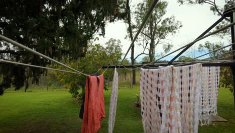 Windpower-turns-an-Australian-rotary-Hills-Hoist-clothesline